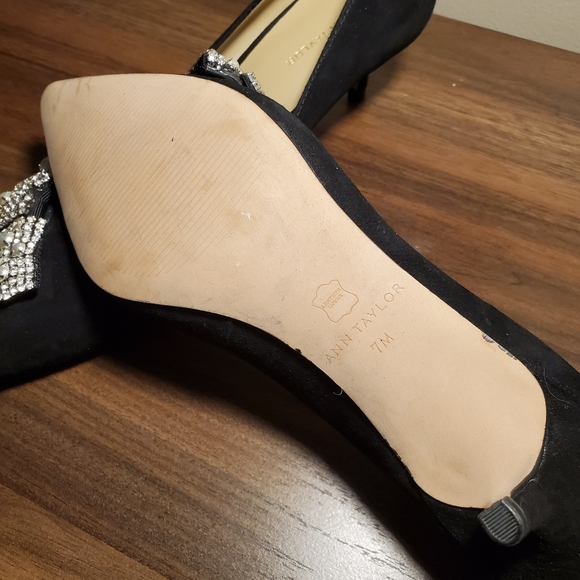 Ann Taylor NWoT Suede Kitten Heel Rhinestone Bow - Picture 7 of 8